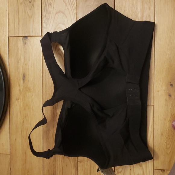 * SOLD * Victoria's Secret Victoria Sport Incredible Lightweight Max Bra - Picture 2 of 5